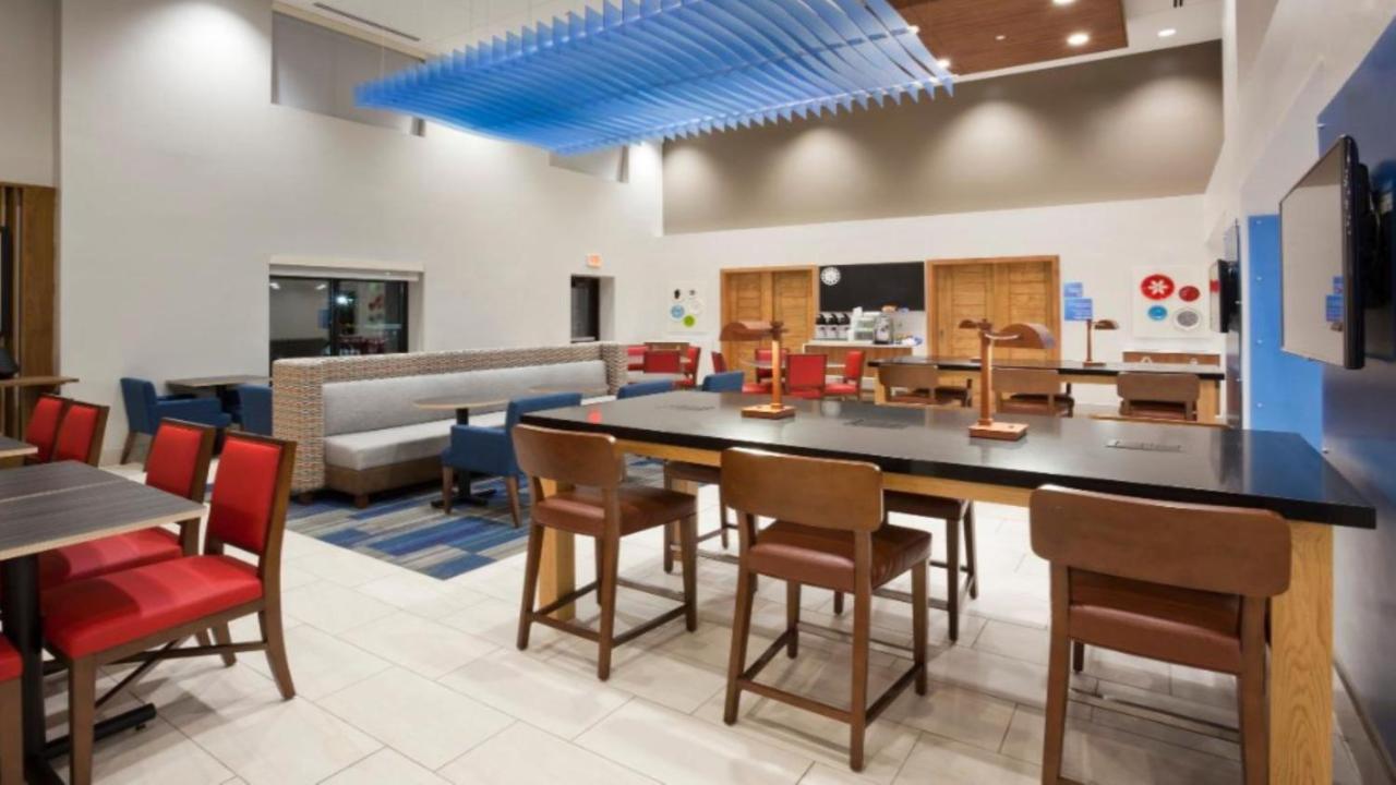 Holiday Inn Express & Suites Ripley By Ihg Exterior foto