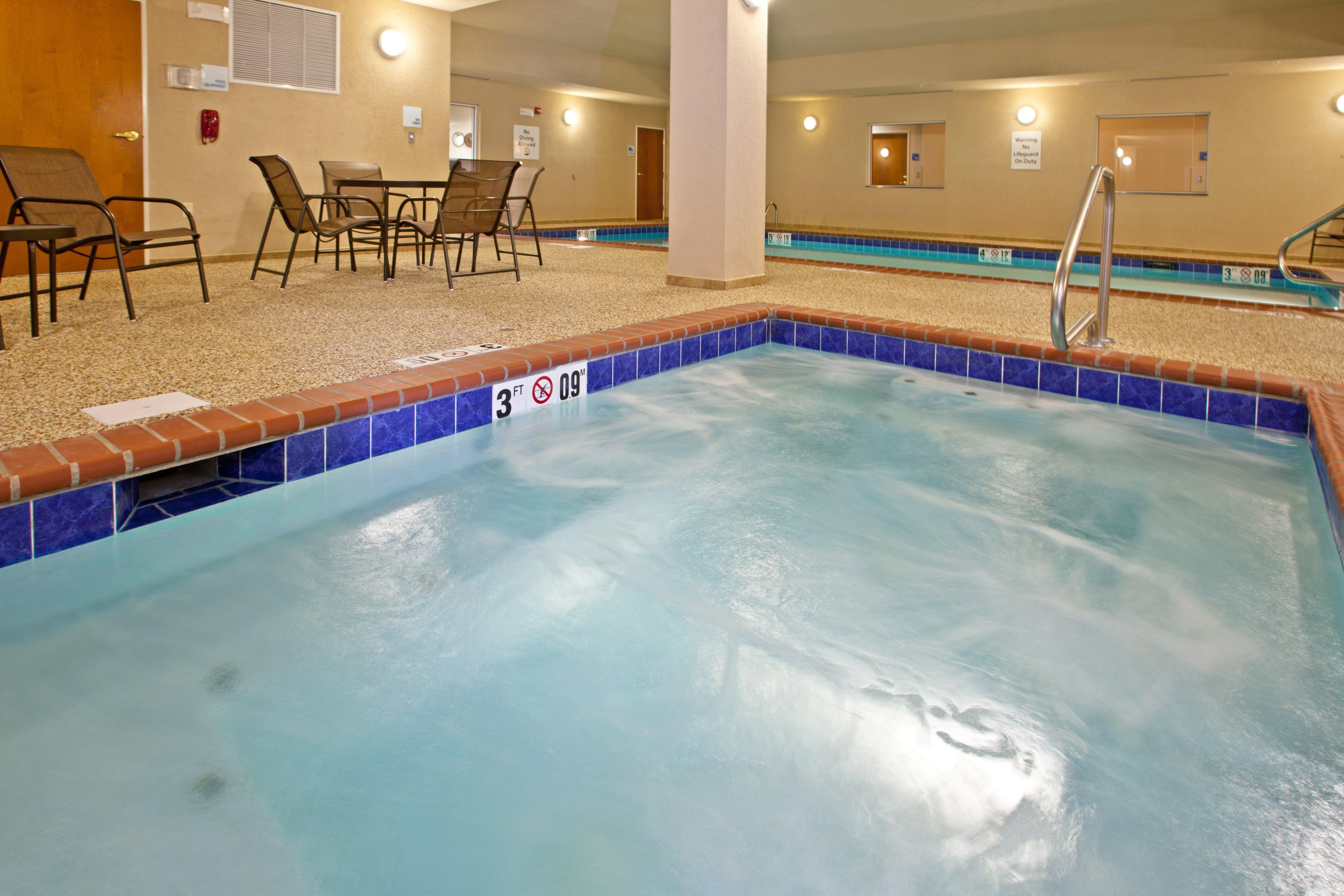 Holiday Inn Express & Suites Ripley By Ihg Exterior foto
